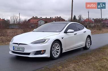 Лифтбек Tesla Model S 2018 в Львове