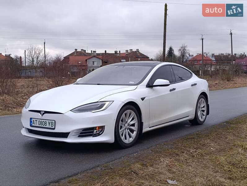 Ліфтбек Tesla Model S 2018 в Львові