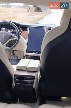 Лифтбек Tesla Model S 2018 в Львове