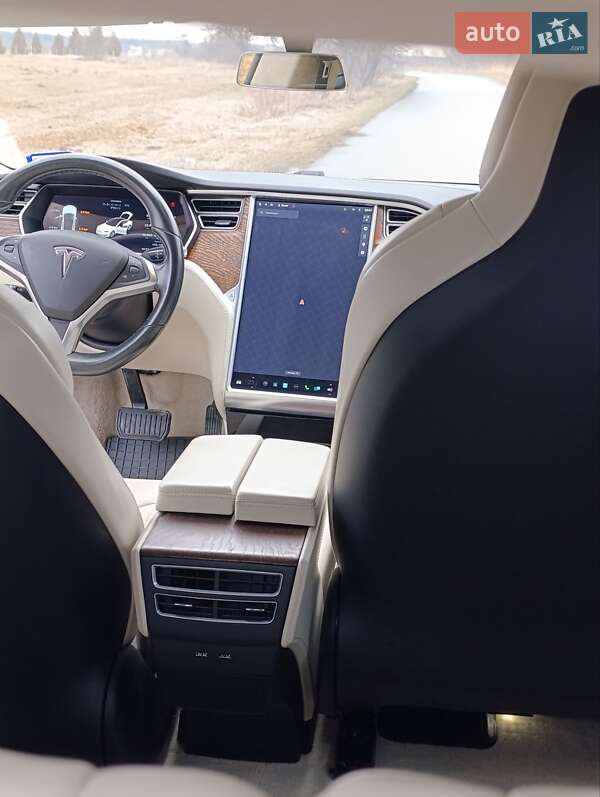 Ліфтбек Tesla Model S 2018 в Львові