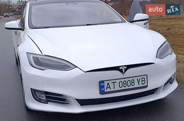 Лифтбек Tesla Model S 2018 в Львове