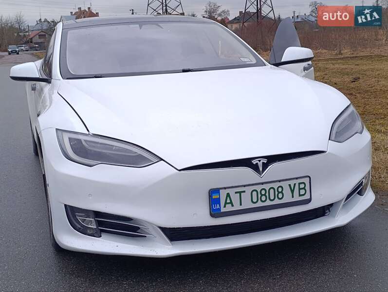 Ліфтбек Tesla Model S 2018 в Львові