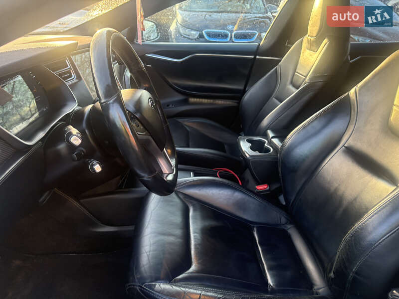 Ліфтбек Tesla Model S 2015 в Луцьку фото 37 Ліфтбек Tesla Model S 2015 в Луцьку