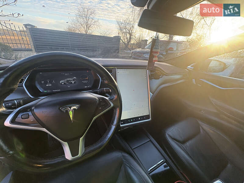 Ліфтбек Tesla Model S 2015 в Луцьку фото 42 Ліфтбек Tesla Model S 2015 в Луцьку