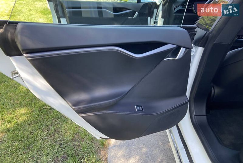 Ліфтбек Tesla Model S 2018 в Хмельницькому фото 10 Ліфтбек Tesla Model S 2018 в Хмельницькому