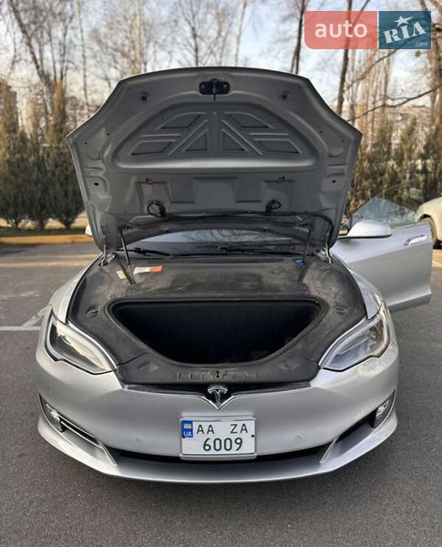 Ліфтбек Tesla Model S 2018 в Львові
