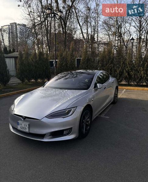 Лифтбек Tesla Model S 2018 в Львове