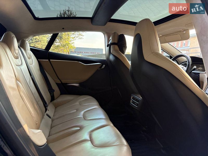 Лифтбек Tesla Model S 2014 в Львове