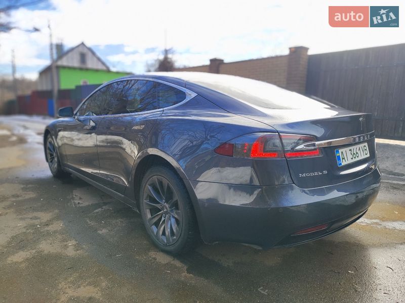 Лифтбек Tesla Model S 2018 в Киеве