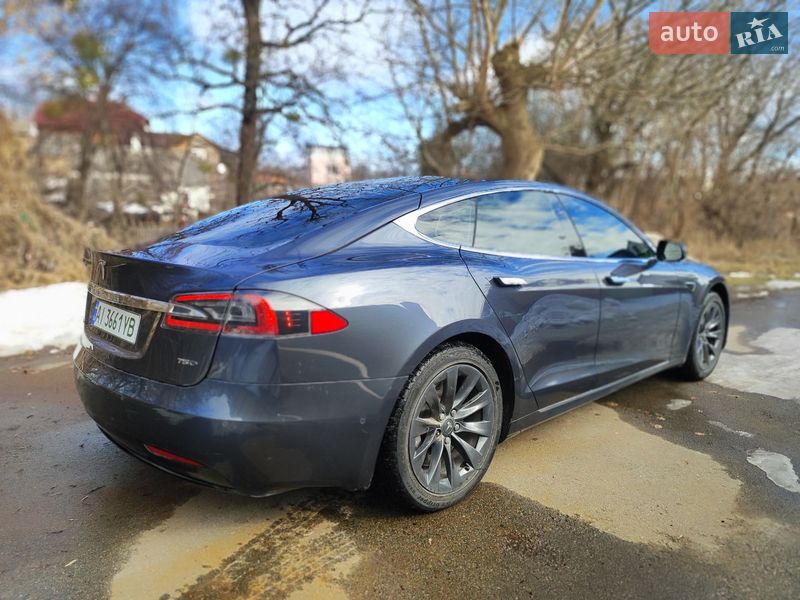 Лифтбек Tesla Model S 2018 в Киеве