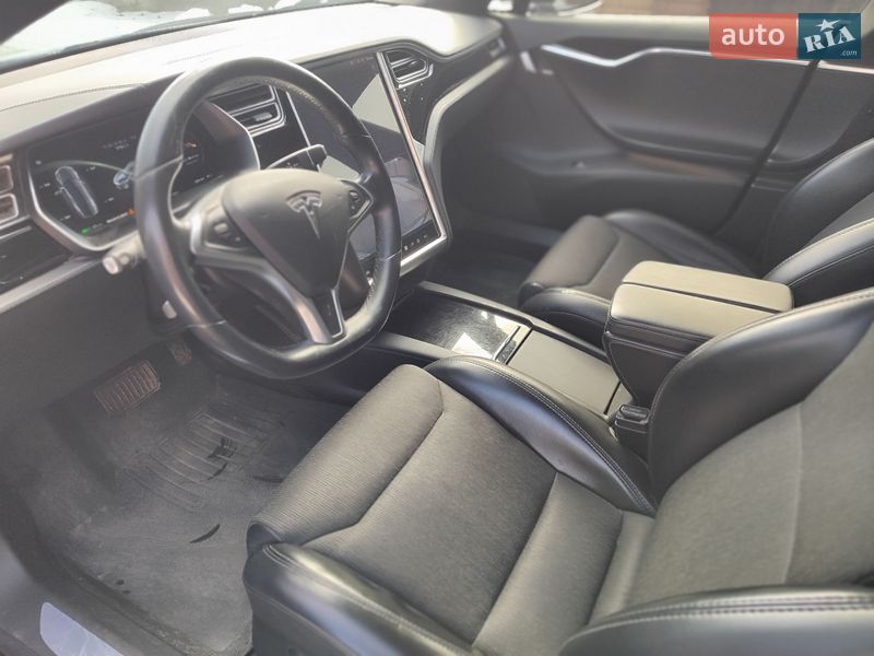 Лифтбек Tesla Model S 2018 в Киеве