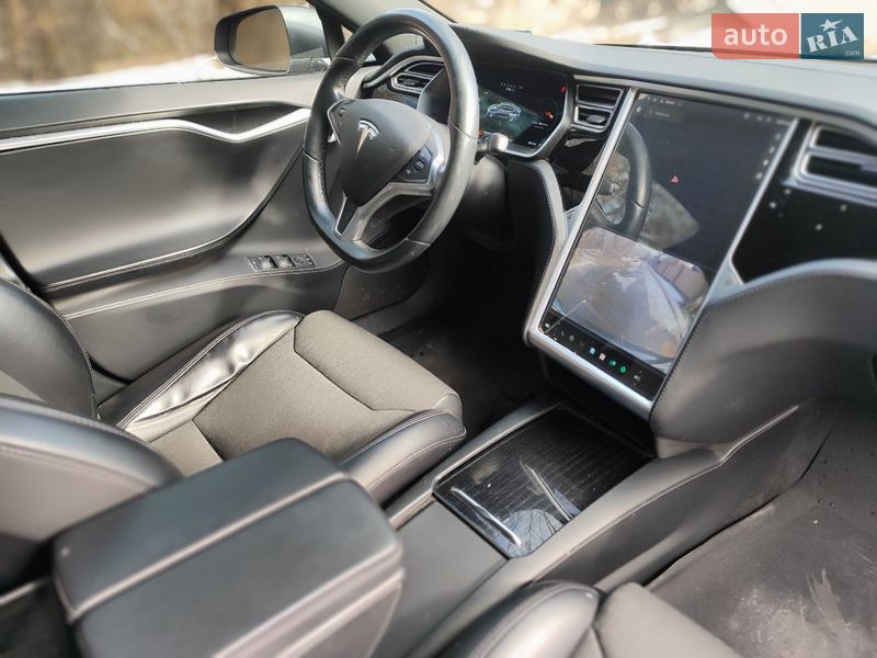 Лифтбек Tesla Model S 2018 в Киеве