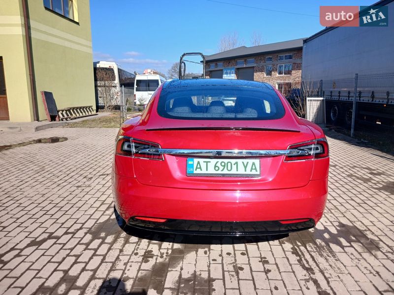 Лифтбек Tesla Model S 2016 в Ивано-Франковске