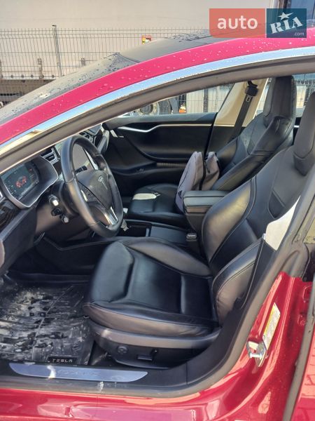 Лифтбек Tesla Model S 2016 в Ивано-Франковске