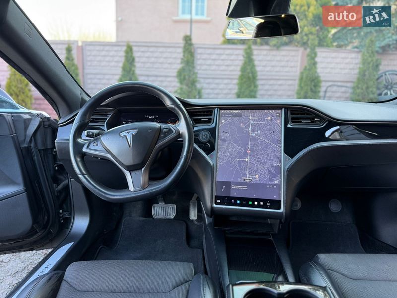 Лифтбек Tesla Model S 2018 в Львове