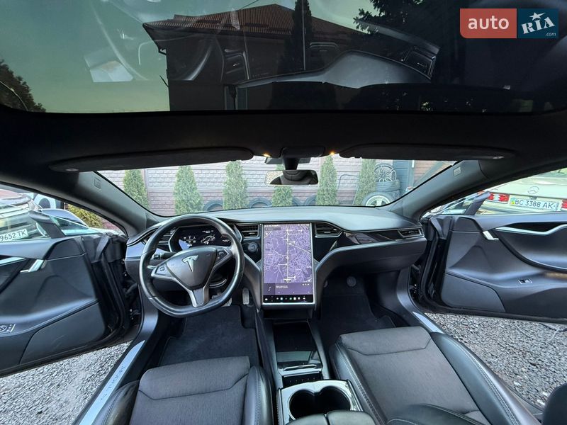 Лифтбек Tesla Model S 2018 в Львове