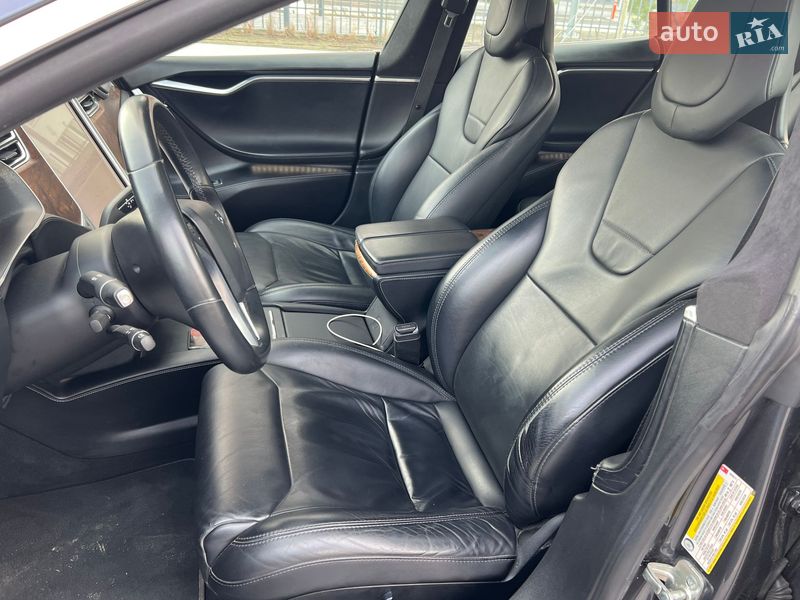 Лифтбек Tesla Model S 2017 в Киеве