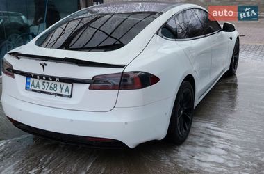 Лифтбек Tesla Model S 2016 в Киеве