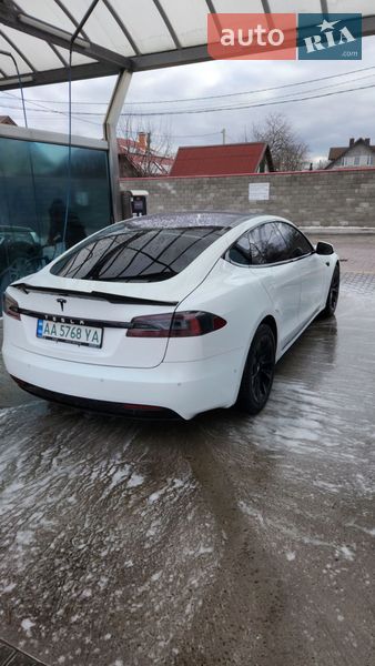Лифтбек Tesla Model S 2016 в Киеве