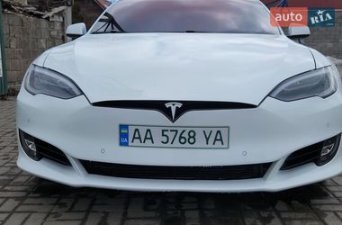 Лифтбек Tesla Model S 2016 в Киеве