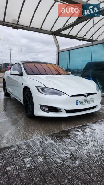 Лифтбек Tesla Model S 2016 в Киеве