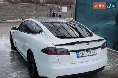 Лифтбек Tesla Model S 2016 в Киеве