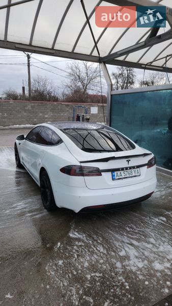 Лифтбек Tesla Model S 2016 в Киеве