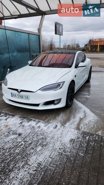 Ліфтбек Tesla Model S 2016 в Києві