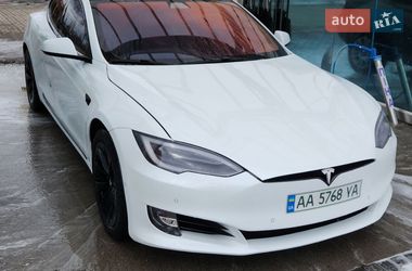 Лифтбек Tesla Model S 2016 в Киеве