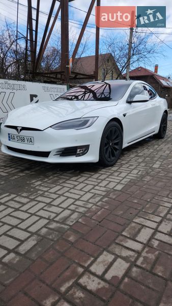 Лифтбек Tesla Model S 2016 в Киеве