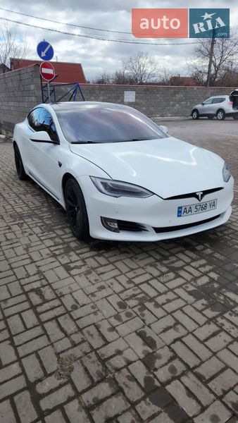 Ліфтбек Tesla Model S 2016 в Києві