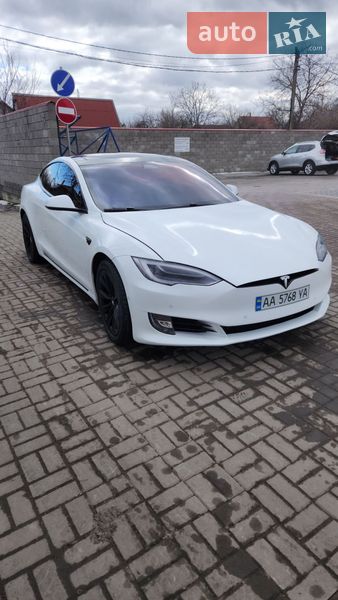 Лифтбек Tesla Model S 2016 в Киеве