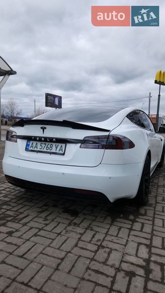 Лифтбек Tesla Model S 2016 в Киеве