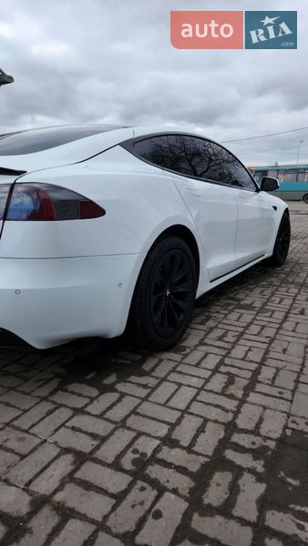 Лифтбек Tesla Model S 2016 в Киеве