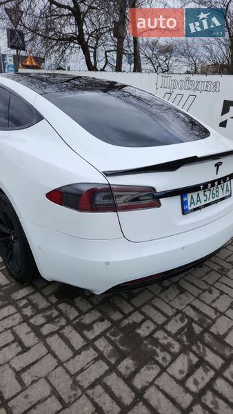 Лифтбек Tesla Model S 2016 в Киеве