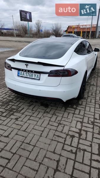 Ліфтбек Tesla Model S 2016 в Києві