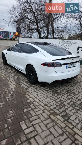 Лифтбек Tesla Model S 2016 в Киеве