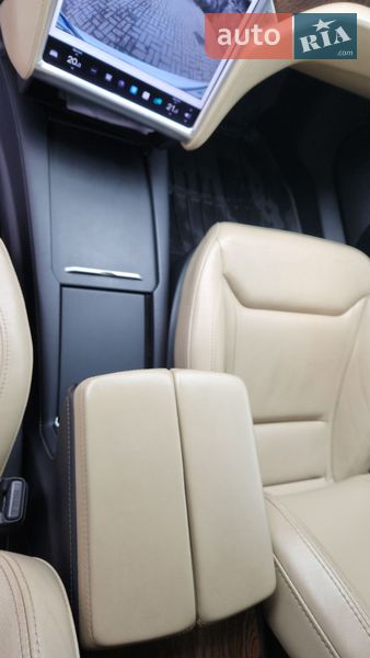 Лифтбек Tesla Model S 2016 в Киеве