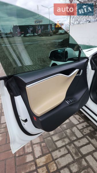 Лифтбек Tesla Model S 2016 в Киеве