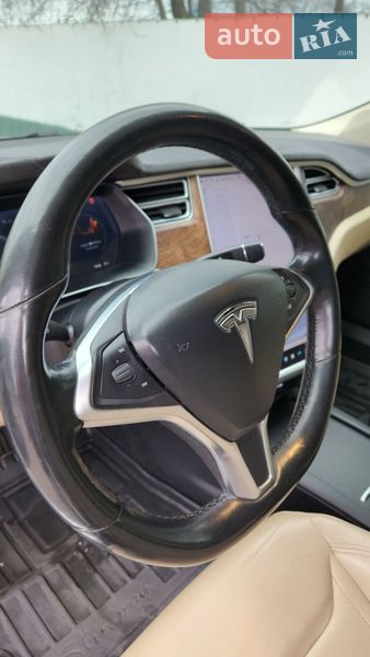 Ліфтбек Tesla Model S 2016 в Києві
