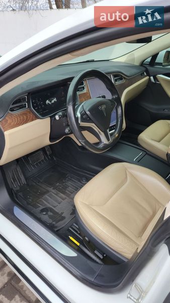 Ліфтбек Tesla Model S 2016 в Києві