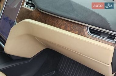 Лифтбек Tesla Model S 2016 в Киеве