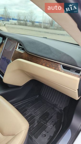 Лифтбек Tesla Model S 2016 в Киеве
