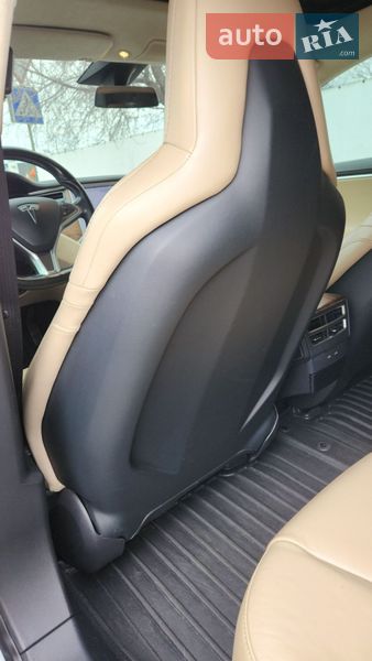 Ліфтбек Tesla Model S 2016 в Києві