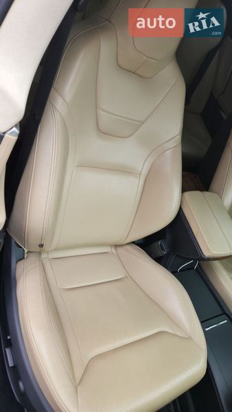 Лифтбек Tesla Model S 2016 в Киеве