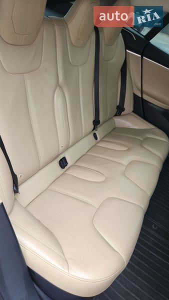 Лифтбек Tesla Model S 2016 в Киеве