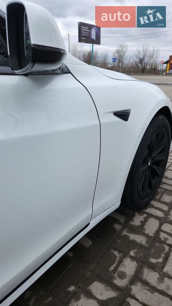 Лифтбек Tesla Model S 2016 в Киеве