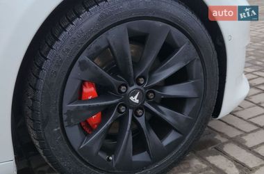Лифтбек Tesla Model S 2016 в Киеве