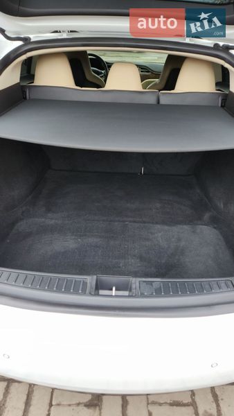 Лифтбек Tesla Model S 2016 в Киеве
