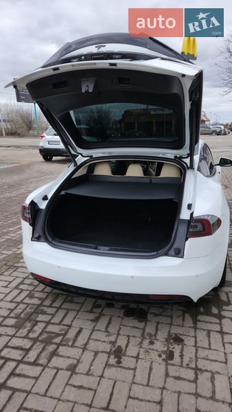 Ліфтбек Tesla Model S 2016 в Києві